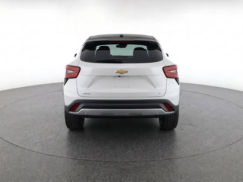 Used 2025 Chevrolet Trax LT FWD image 7