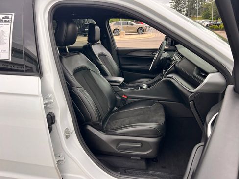 Used 2024 Jeep Grand Cherokee Altitude RWD image 36