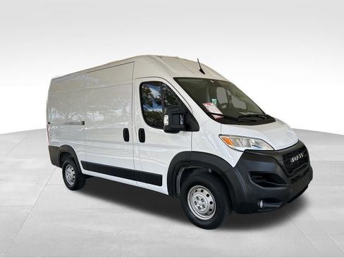 Used 2023 RAM ProMaster 2500 w/ Convenience Group image 2