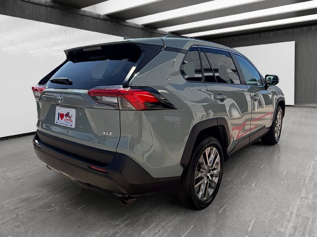 Used 2020 Toyota RAV4 XLE Premium FWD image 5