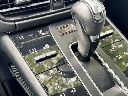 Used 2023 Porsche Macan image 17