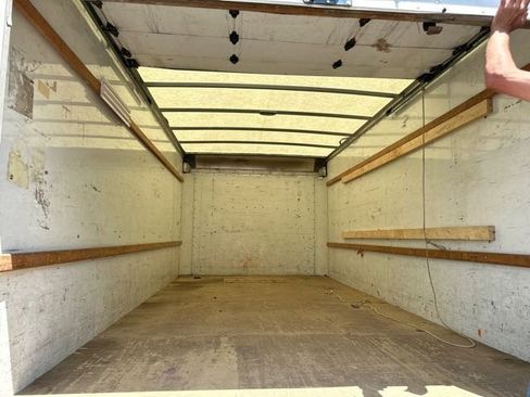 Used 2016 GMC Savana 3500 Extended image 23