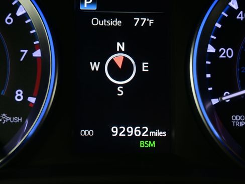 Used 2019 Toyota Highlander XLE AWD/4WD image 27