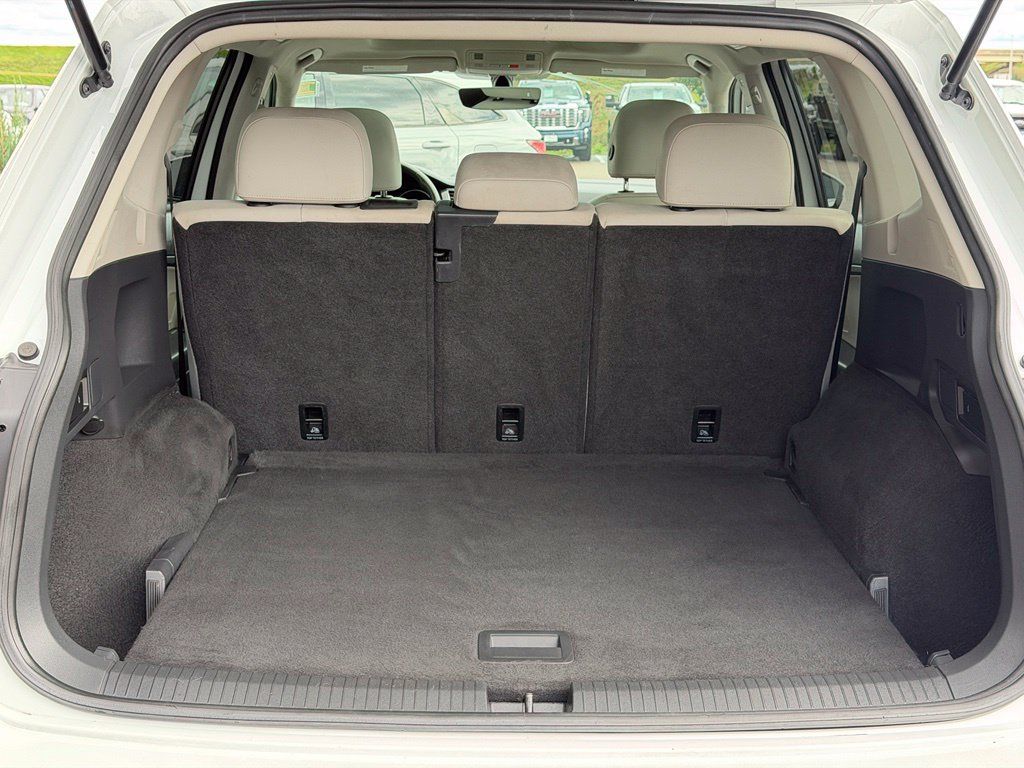 Used 2020 Volkswagen Tiguan SE w/ Panoramic Sunroof Package AWD/4WD image 9