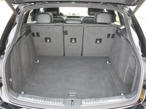 Used 2020 Porsche Macan image 22