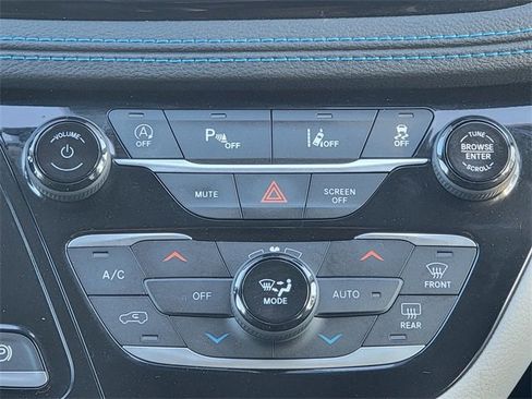 Certified 2021 Chrysler Pacifica Touring-L image 30