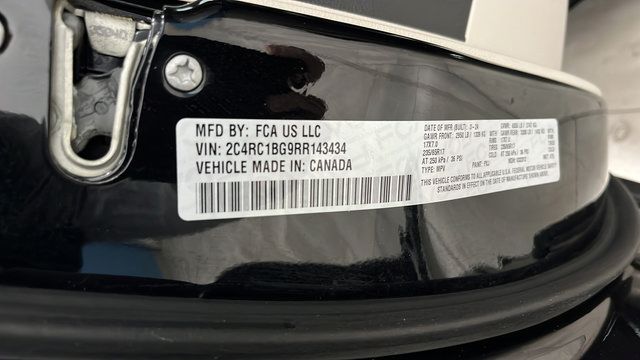 Used 2024 Chrysler Pacifica Touring-L FWD image 27