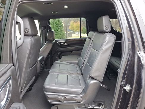 Used 2023 Chevrolet Suburban LT image 12