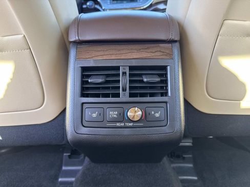 Used 2015 Toyota Avalon Limited image 15