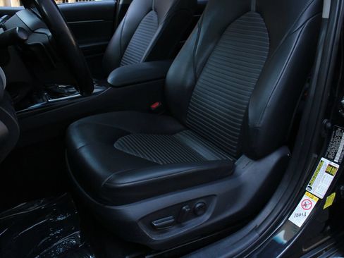 Used 2018 Toyota Camry SE w/ Moonroof Package FWD image 17