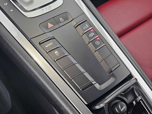 Used 2022 Porsche 718 Cayman w/ Premium Package image 26