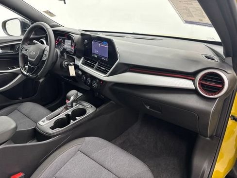 Used 2024 Chevrolet Trax RS w/ Sunroof Package FWD image 27