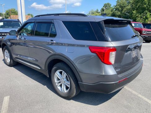 Used 2022 Ford Explorer XLT w/ Equipment Group 202A AWD/4WD image 6