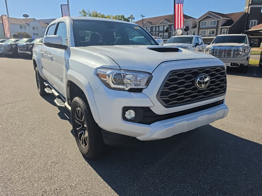 Used 2022 Toyota Tacoma TRD Sport w/ Technology Package RWD image 3