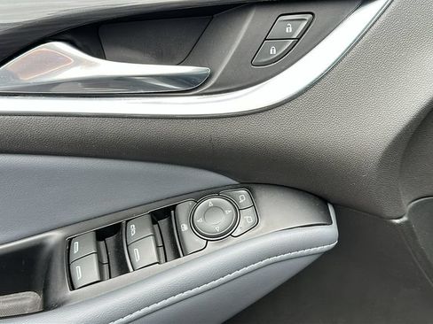 Used 2023 Buick Enclave Essence AWD/4WD image 12