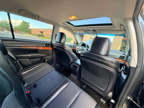Used 2012 Subaru Outback 3.6R Limited w/ Moonroof Pkg AWD/4WD image 16