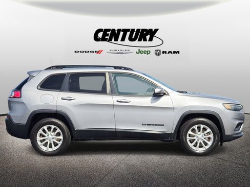 Used 2019 Jeep Cherokee Latitude Plus image 2