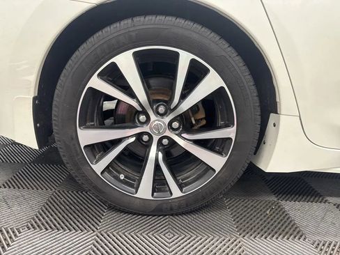 Used 2018 Nissan Maxima Platinum FWD image 25