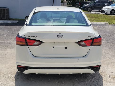 Used 2024 Nissan Altima 2.5 SV FWD image 5