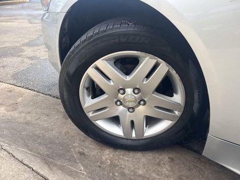 Used 2012 Chevrolet Impala LT w/ LT Sunroof Package image 11