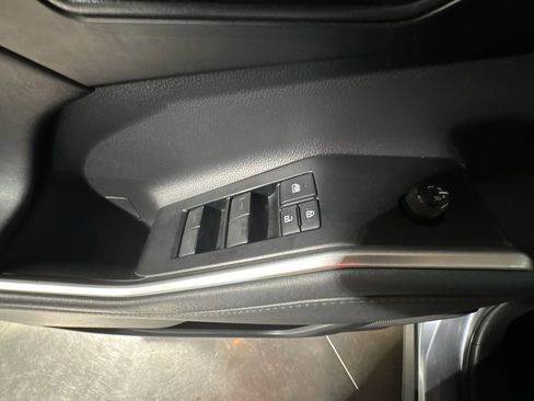 Used 2021 Toyota Highlander XLE image 19