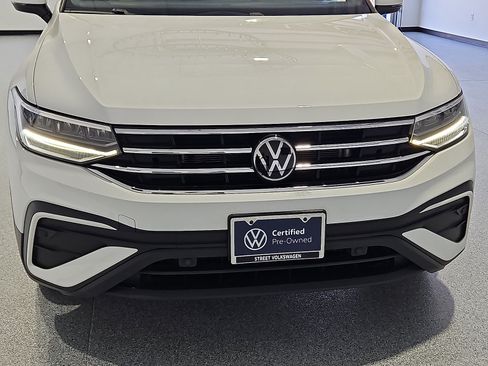 Used 2024 Volkswagen Tiguan SE w/ Panoramic Sunroof Package AWD/4WD image 16