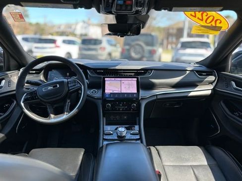 Used 2023 Jeep Grand Cherokee Overland w/ Luxury Tech Group IV image 16