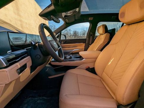 Used 2025 Cadillac Escalade IQ Sport 2 AWD/4WD image 18