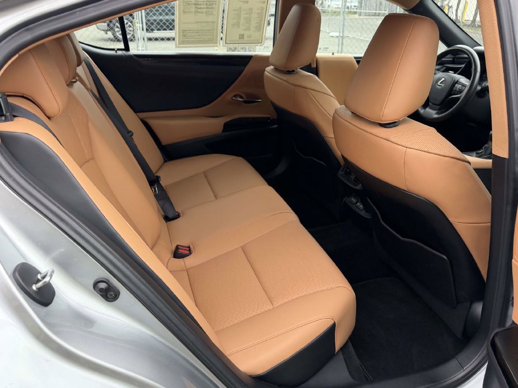 Used 2023 Lexus ES 350 w/ Accessory Package (Z1) FWD image 11
