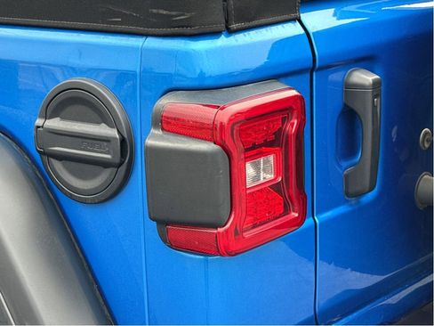 Used 2024 Jeep Wrangler Unlimited Rubicon image 6