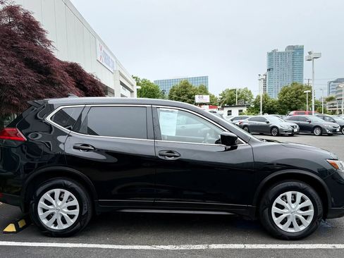 Used 2017 Nissan Rogue S AWD/4WD image 8