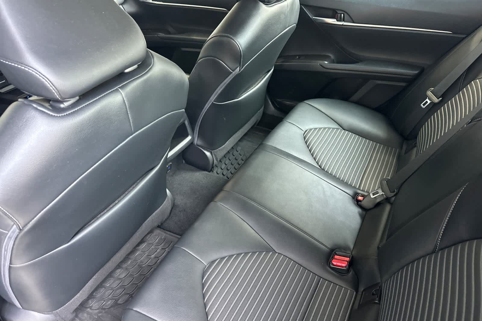 Used 2022 Toyota Camry SE w/ Cold Weather Package AWD/4WD image 4