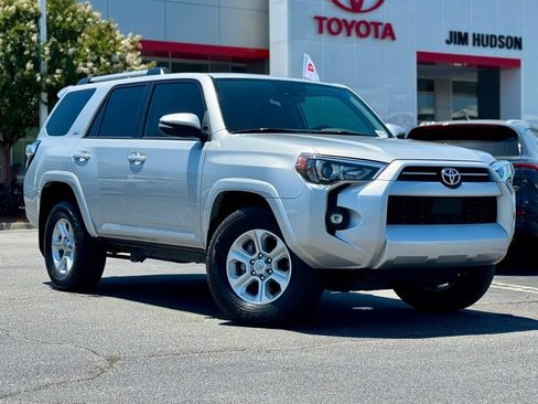 Used 2022 Toyota 4Runner SR5 Premium w/ Moonroof Package RWD image 2