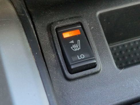 Used 2018 Nissan Titan SV w/ SV Convenience Package RWD image 23