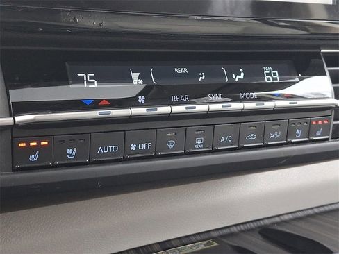 Certified 2024 Toyota Sienna Limited image 15