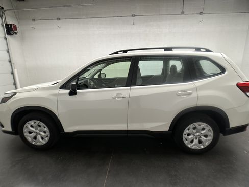 Used 2024 Subaru Forester AWD/4WD image 5