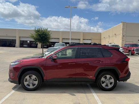 Used 2024 Toyota RAV4 XLE AWD/4WD image 4