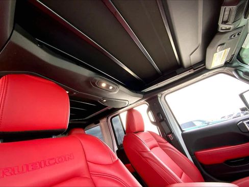 Used 2024 Jeep Wrangler Unlimited Rubicon AWD/4WD image 13