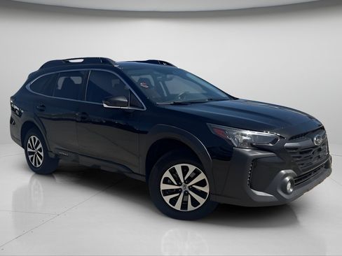 Used 2024 Subaru Outback Premium AWD/4WD image 2