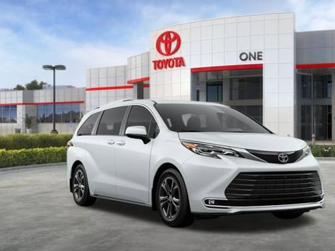 New 2026 Toyota Sienna Platinum image 16
