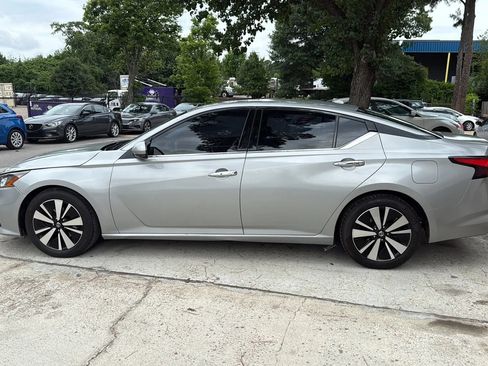 Used 2019 Nissan Altima 2.5 SL FWD image 8