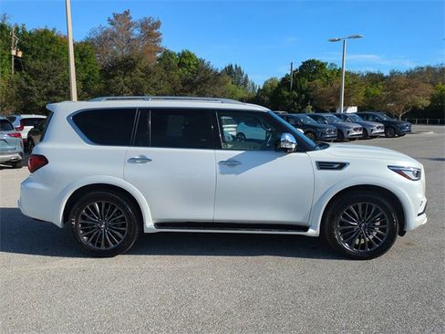 Used 2024 INFINITI QX80 Premium Select image 3