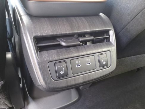 New 2025 Nissan Ariya AWD image 14