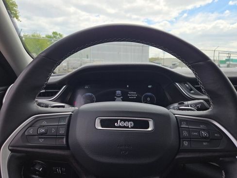 Used 2021 Jeep Grand Cherokee L Limited AWD/4WD image 32