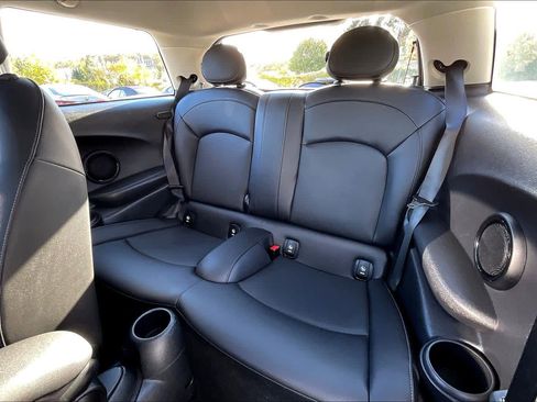 Used 2023 MINI Cooper 2-Door Hardtop image 21