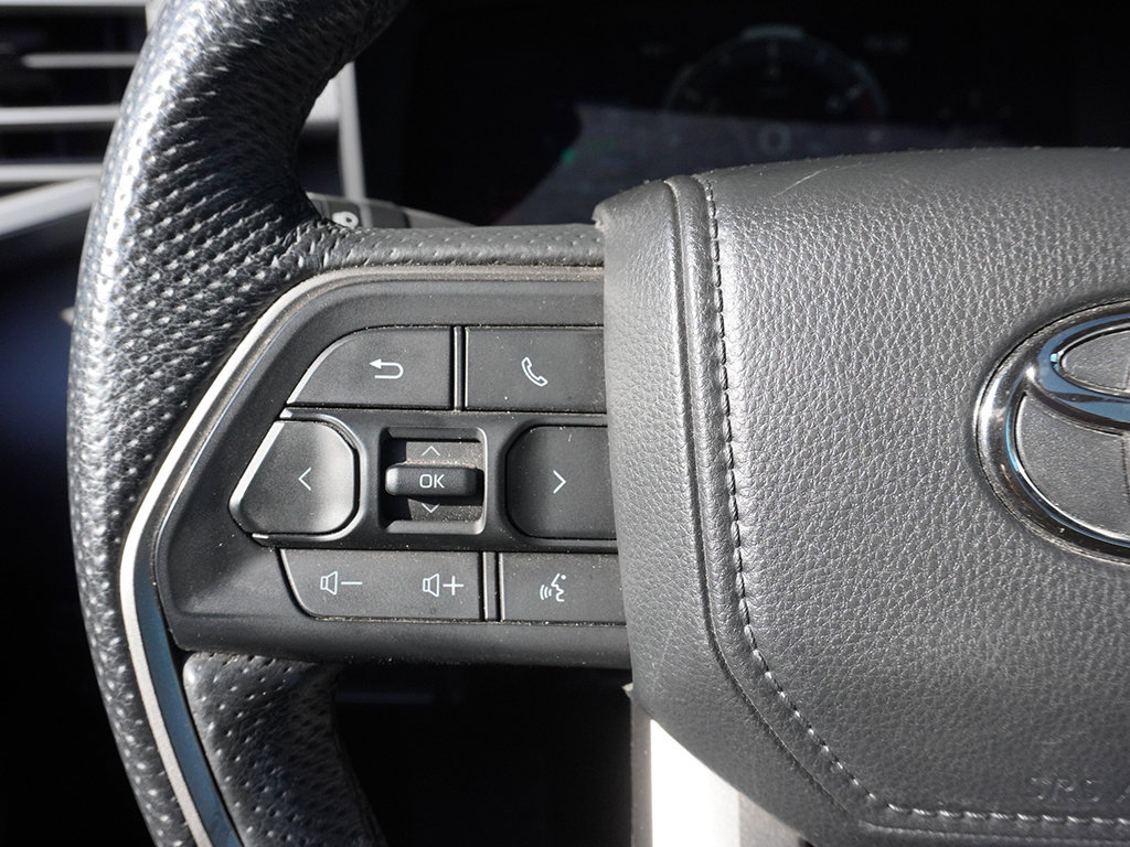 Used 2025 Toyota Tundra Limited AWD/4WD image 47