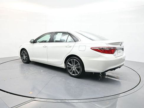 Used 2016 Toyota Camry SE image 5