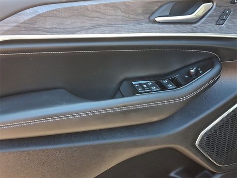 Used 2022 Jeep Grand Cherokee Overland w/ Adv Protech Group III image 13