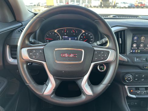 Used 2022 GMC Terrain SLE w/ Elevation Edition image 15