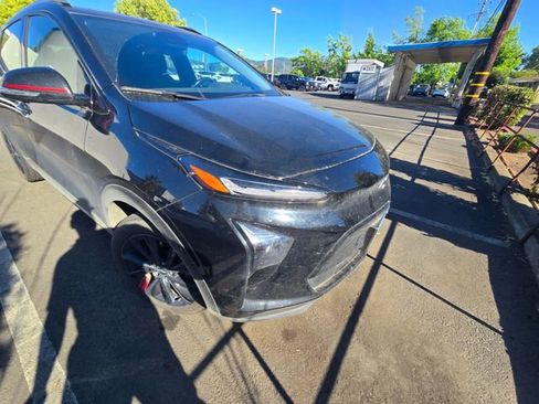 Used 2023 Chevrolet Bolt EUV Premier w/ Sun & Sound Package FWD image 1